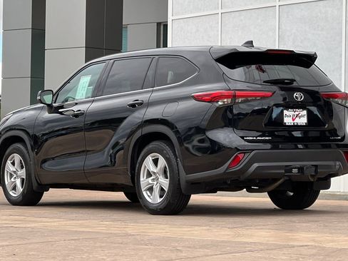 Certified 2022 Toyota Highlander LE image 7