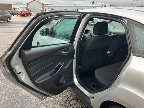 Used 2016 Ford Focus SE FWD image 11