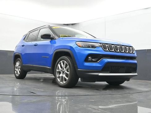 Used 2025 Jeep Compass Limited AWD/4WD image 25