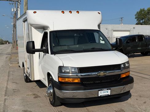 Used 2020 Chevrolet Express 3500 w/ Power Convenience Package RWD image 3