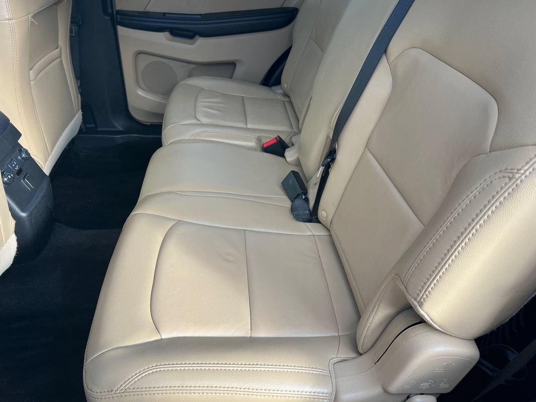 Used 2017 Ford Explorer XLT w/ Equipment Group 202A AWD/4WD image 12
