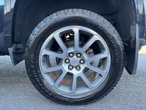 Used 2018 GMC Canyon Denali image 7