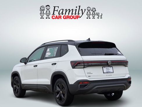 New 2026 Volkswagen Taos SE FWD image 3