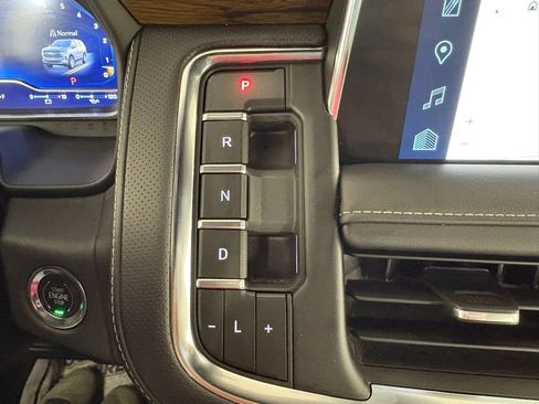 Used 2023 Chevrolet Suburban Premier RWD image 29
