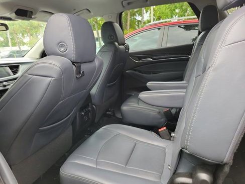 Used 2020 Buick Enclave Essence image 7