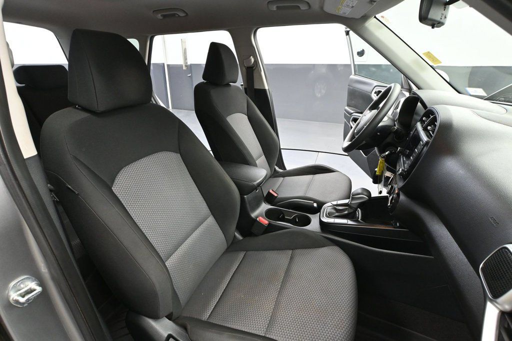 Used 2023 Kia Soul LX w/ LX Technology Package FWD image 37