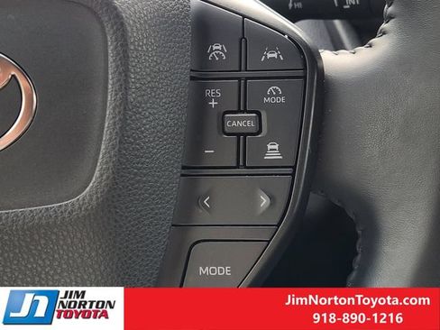 Used 2025 Toyota Prius LE FWD image 29