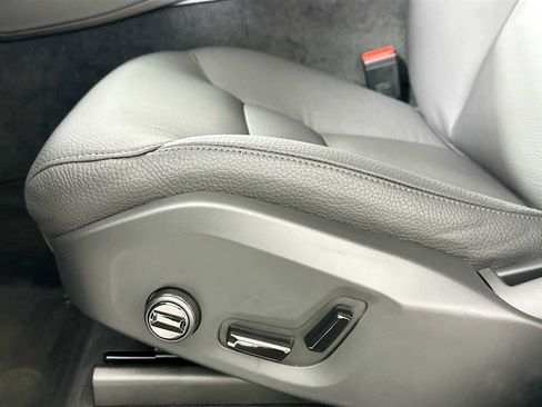 Certified 2025 Volvo XC90 T8 Plus w/ Protection Package Premier image 15