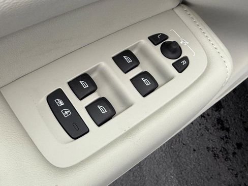 New 2026 Volvo XC60 B5 Ultra w/ Climate Package image 9