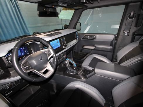 Used 2021 Ford Bronco Black Diamond AWD/4WD image 2