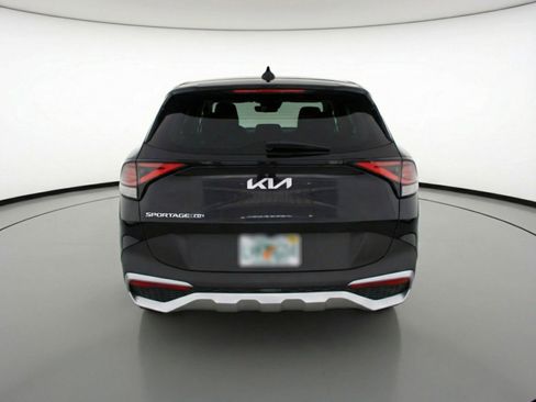 Used 2025 Kia Sportage LX image 7