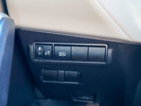 Used 2025 Toyota Corolla Cross LE FWD image 19