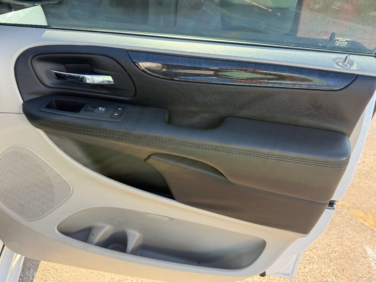 Used 2017 Dodge Grand Caravan SE w/ Power Window Group FWD image 13