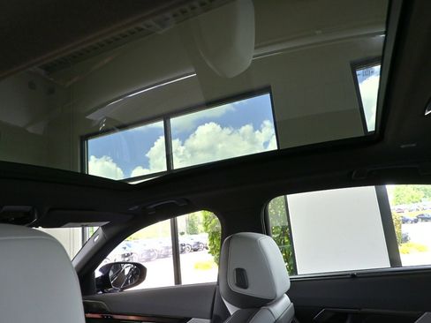 New 2024 BMW i5 eDrive40i w/ Executive Package image 14