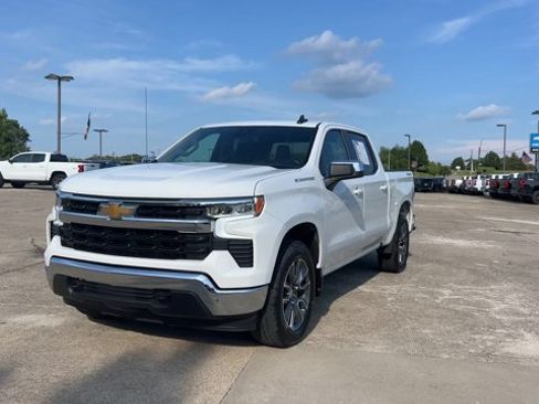Used 2024 Chevrolet Silverado 1500 LT AWD/4WD image 4
