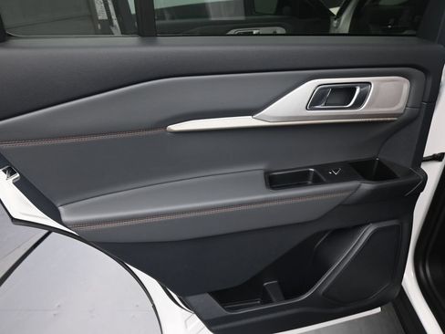 New 2026 Ford Explorer Active w/ Active Comfort Package RWD image 14