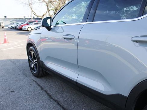 Used 2025 Volvo XC40 B5 Core image 47