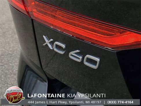 Used 2022 Volvo XC60 B6 Inscription w/ Protection Package Premier image 9
