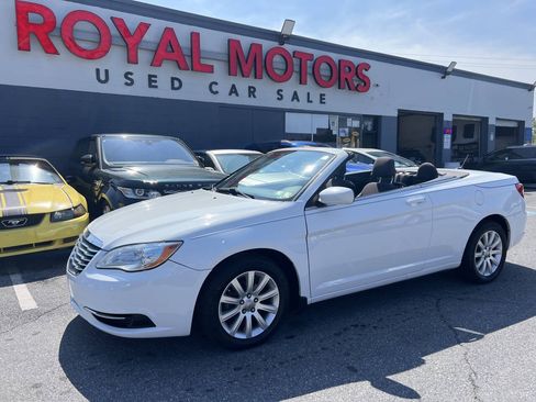 Used 2012 Chrysler 200 Touring FWD image 1
