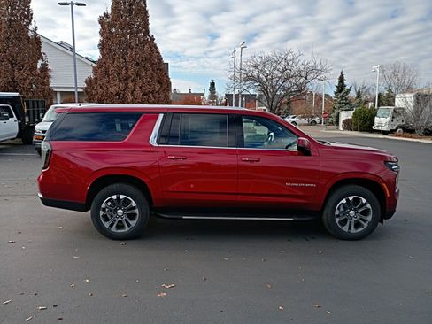 New 2026 Chevrolet Suburban LT image 10