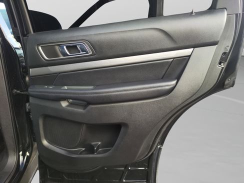 Used 2018 Ford Explorer XLT image 27