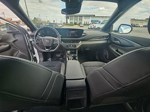 Certified 2024 Buick Envista Preferred w/ Convenience I Package image 13