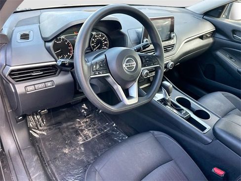 Used 2022 Nissan Altima 2.5 SV image 9