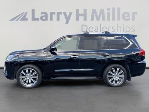 Used 2017 Lexus LX 570 4WD w/ Luxury Package image 2