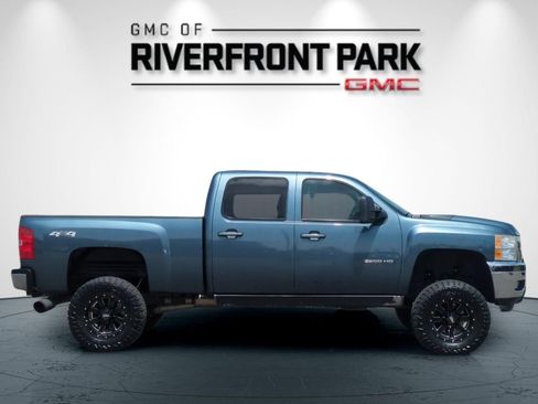 Used 2011 Chevrolet Silverado 2500 LTZ w/ LTZ Plus Package AWD/4WD image 2