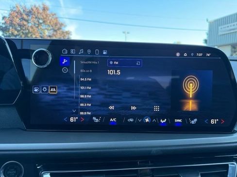 Used 2025 Chevrolet Traverse LT AWD/4WD image 28