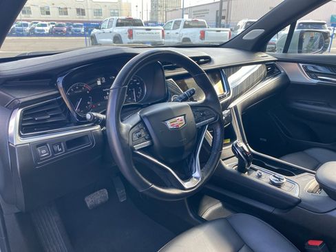Used 2025 Cadillac XT6 Premium Luxury image 28