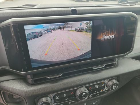 Used 2025 Jeep Wrangler Unlimited Sport AWD/4WD image 22