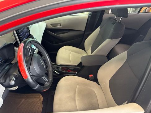 Used 2020 Toyota Corolla LE FWD image 3