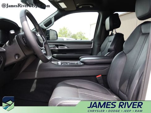 Used 2024 Jeep Wagoneer Series II w/ Flexible Seating Group AWD/4WD image 24