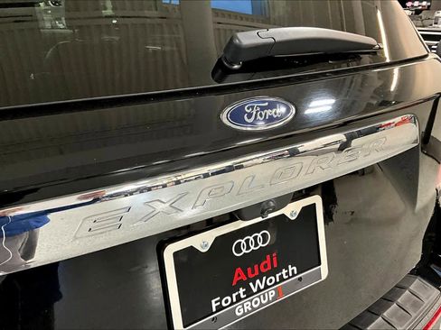 Used 2021 Ford Explorer XLT w/ Equipment Group 202A RWD image 10