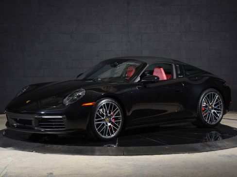 Used 2022 Porsche 911 Targa 4S AWD/4WD image 9