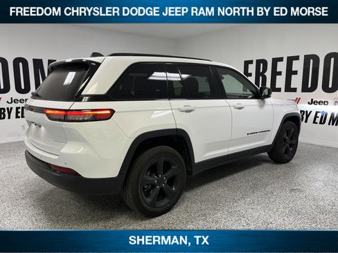 Used 2023 Jeep Grand Cherokee Altitude image 4