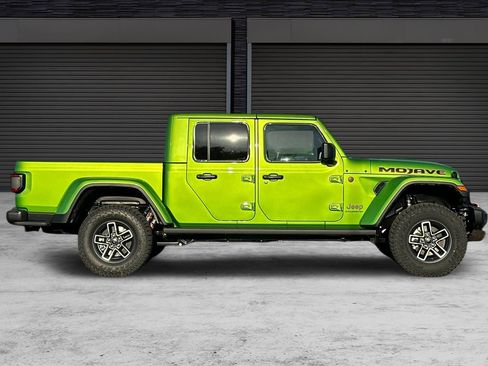 New 2025 Jeep Gladiator Mojave image 3