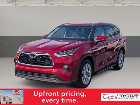 Used 2023 Toyota Highlander Limited FWD image 4