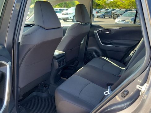 Used 2021 Toyota RAV4 XLE w/ Convenience Package FWD image 14