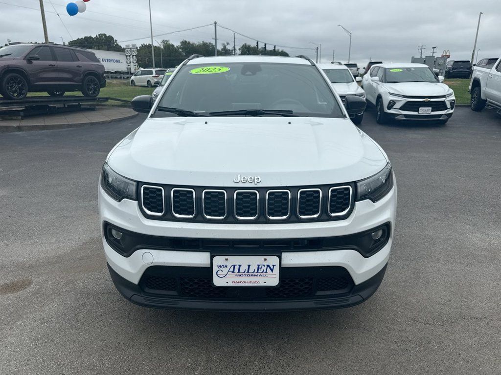 Used 2025 Jeep Compass Latitude w/ Sun & Sound Group AWD/4WD image 16