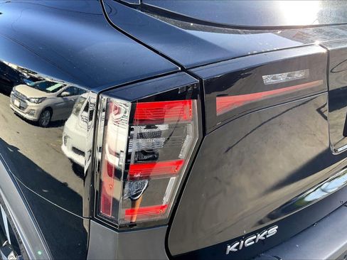 Used 2025 Nissan Kicks SR FWD image 30