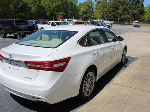 Used 2016 Toyota Avalon Limited w/ Toyota Safety Sense Package image 3