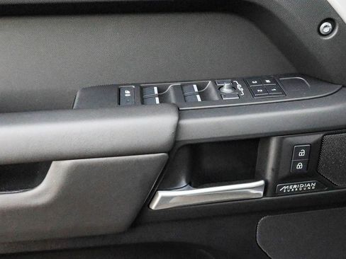 New 2026 Land Rover Defender 130 X-Dynamic SE image 31
