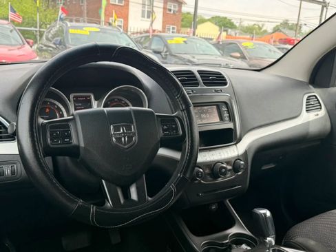 Used 2011 Dodge Journey Mainstreet w/ Popular Equipment Group AWD/4WD image 18