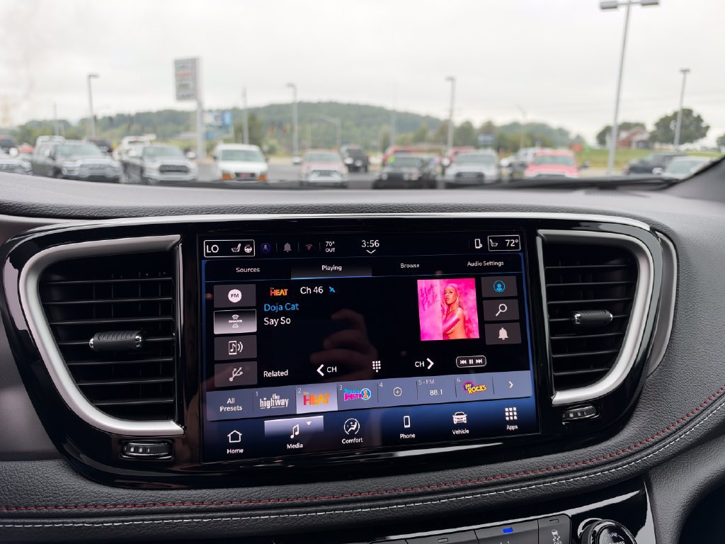 New 2027 Chrysler Pacifica Select FWD image 13