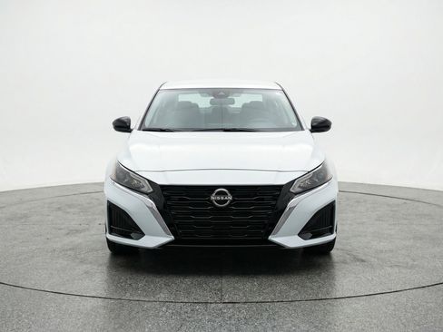 Used 2025 Nissan Altima 2.5 SV image 2