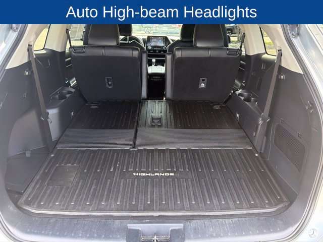 Used 2021 Toyota Highlander XLE AWD/4WD image 10