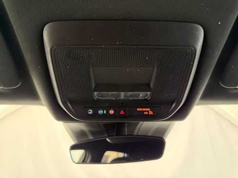 Used 2025 Chevrolet Blazer EV LT AWD/4WD image 37