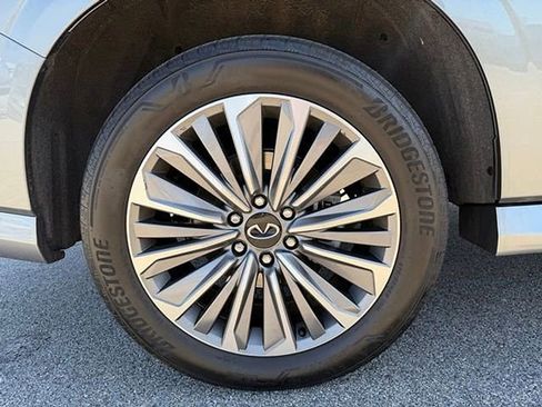 Certified 2025 INFINITI QX80 Sensory image 23